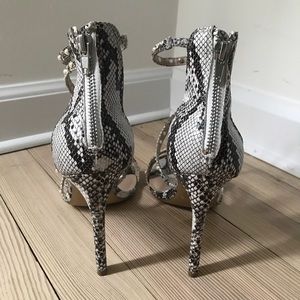 STEVE MADDEN SNAKE SKIN HEELS WITH PEARL DETAILS